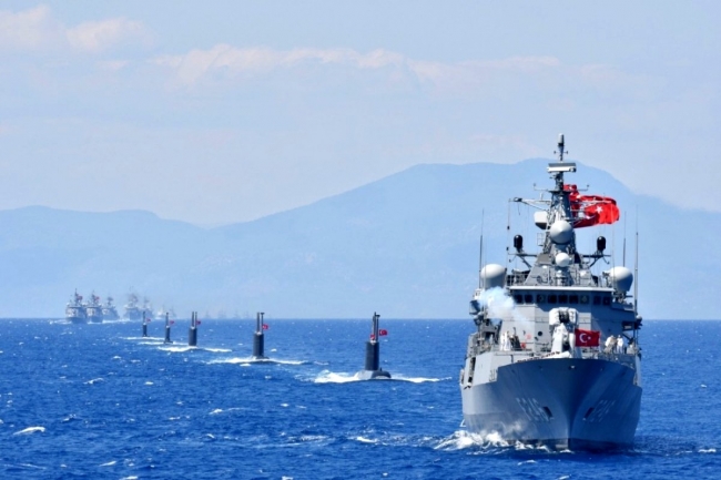Mavi Vatan tatbikatına katılan deniz unsurlarımız Akdeniz'de görevlerini icra ederken.